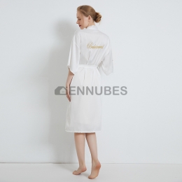 Pijama Fino de Satén que se Puede Usar al Aire Libre