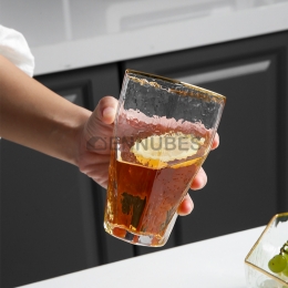 Vaso de Cristal Borde Dorado a Rayas Forma Novedosa