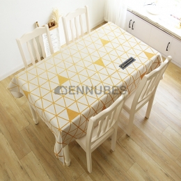 Mantel Antimancha Estampado Geométrico de Forma Triangular