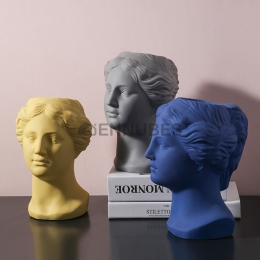 Florero Esculpido de la Diosa Escandinava Venus