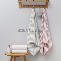 Toalla de Baño con Lazo de Lana de Coral