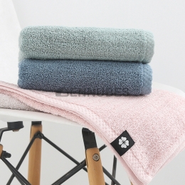 Toalla Nueva Suave y Sencilla de Color Puro en Casa