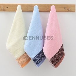 Toalla Lisa de Algodón Jacquard Grueso