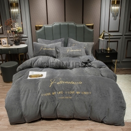 Fonda Nórdica de 100% Vellón Coral con Bordado Letra Negrita