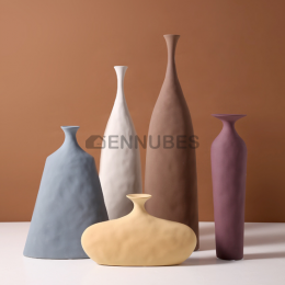 Jarrón de Cerámica Geométrica Nórdico con Textura Irregular